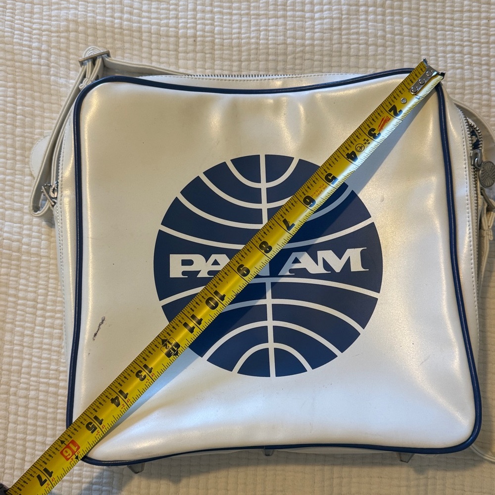 Iconic PanAm with Marc Jacob’s bag - Picture 7 of 8